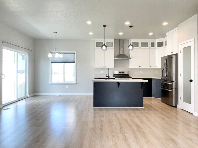 Building Photo - Modern Herriman Home at Big Bend Park!