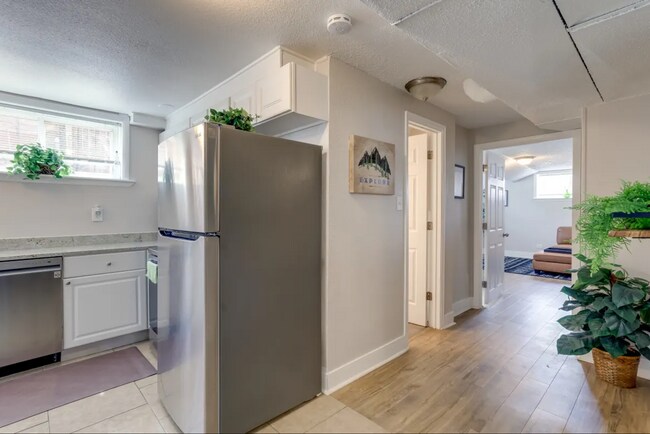 Building Photo - Updated 2BD, 1BA Half-Duplex in North Park...