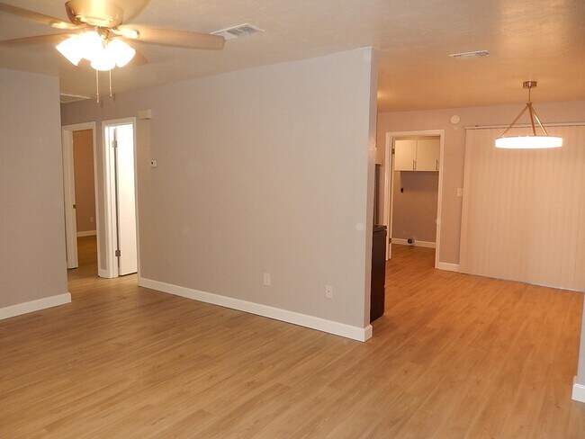 Building Photo - 520 Pasco Ct