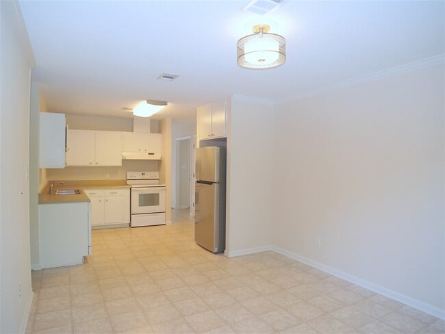 Building Photo - 1232 Winifred Dr