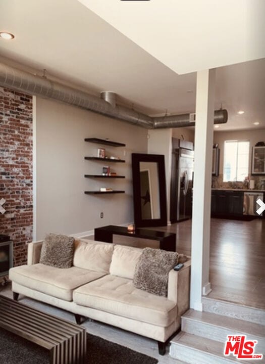 Building Photo - 5350 Playa Vista Dr