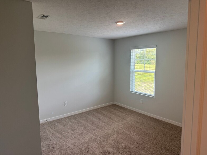 Building Photo - 1388 Marinelli Dr E