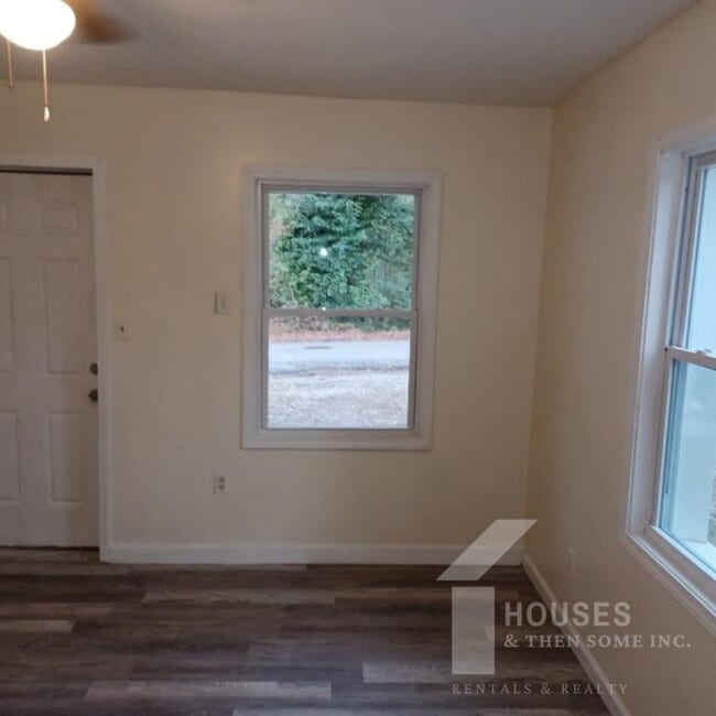 Building Photo - 122 Owens St