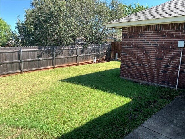 Building Photo - 2909 Sandstone Dr