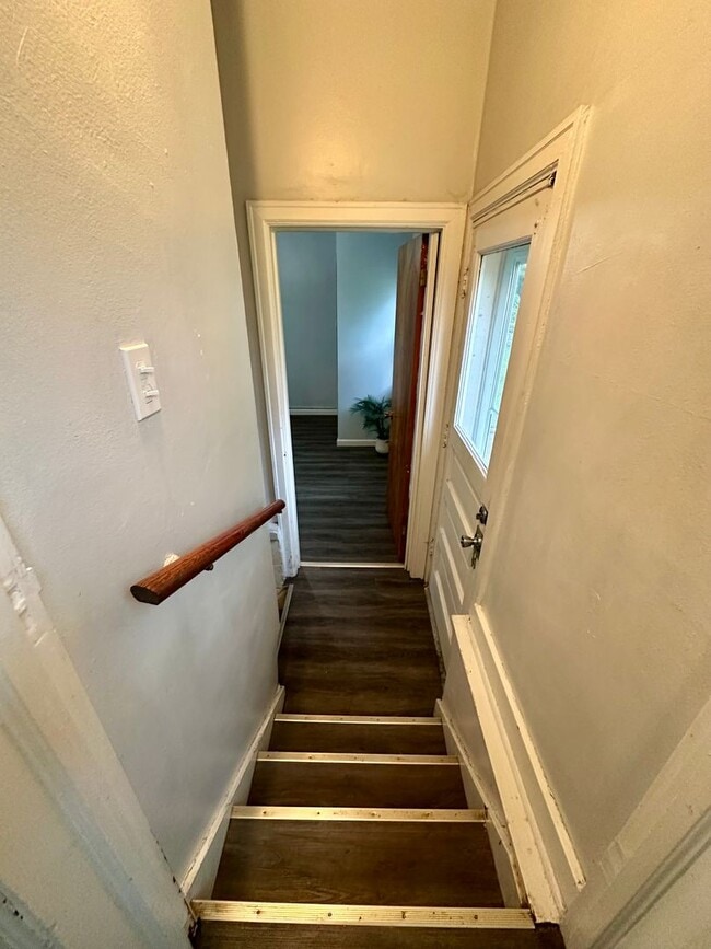 Building Photo - 1 bed, 1 bath house for rent in Waterloo