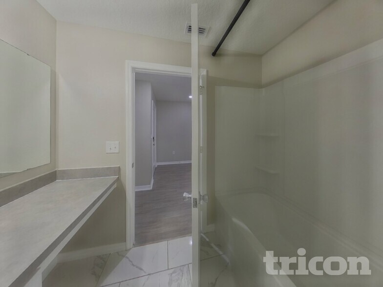 Building Photo - 1725 Garden View St