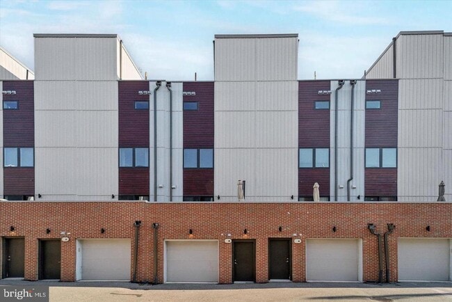 Building Photo - 322 Fairmount Ave
