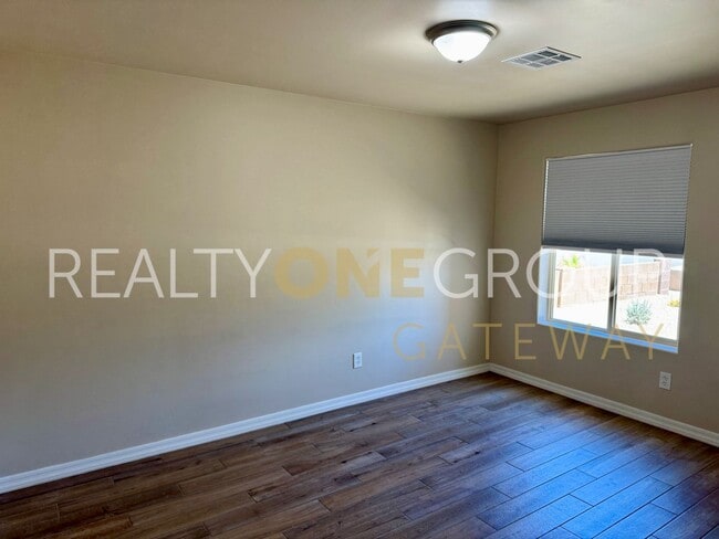 Building Photo - Enjoy those Arizona Sunset in this Three Bedroom Two Bath Home full of upgrades !!