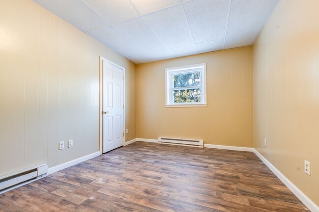 Building Photo - Spacious Cambridge City Home