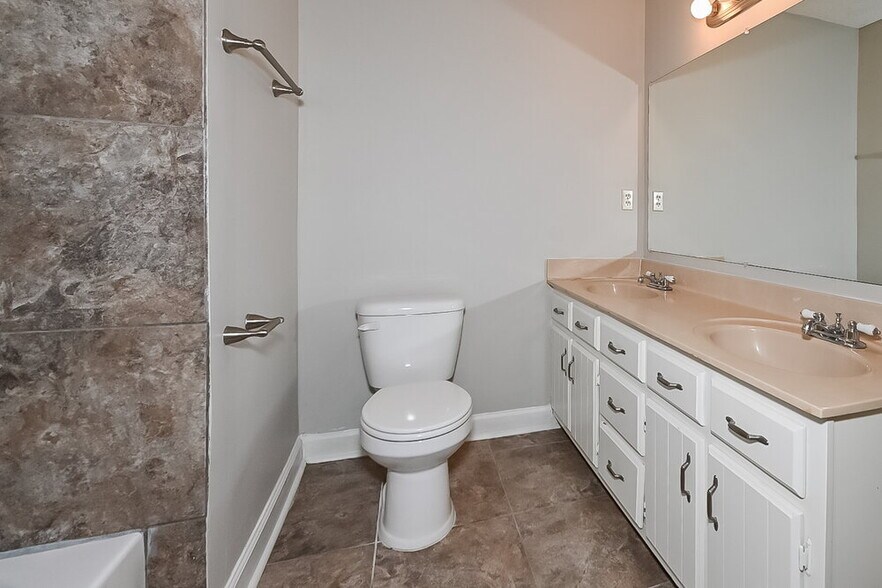 Building Photo - 6594 Pine Top Cir N