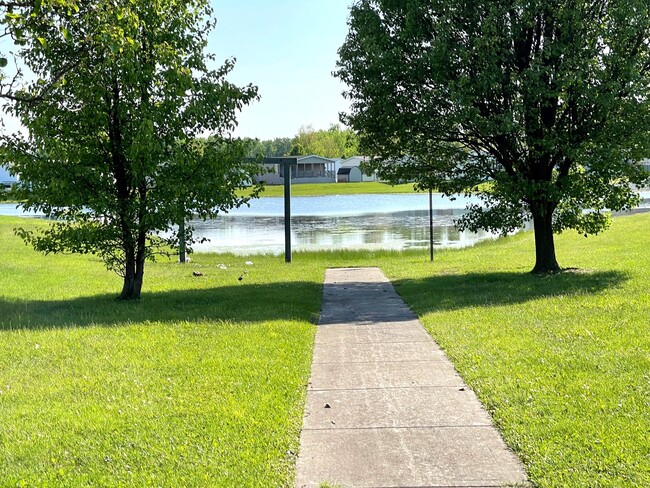 Building Photo - 248 Canary Dr