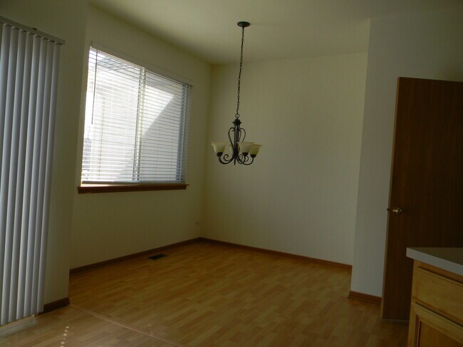 Building Photo - 1542 Sauganash Ct