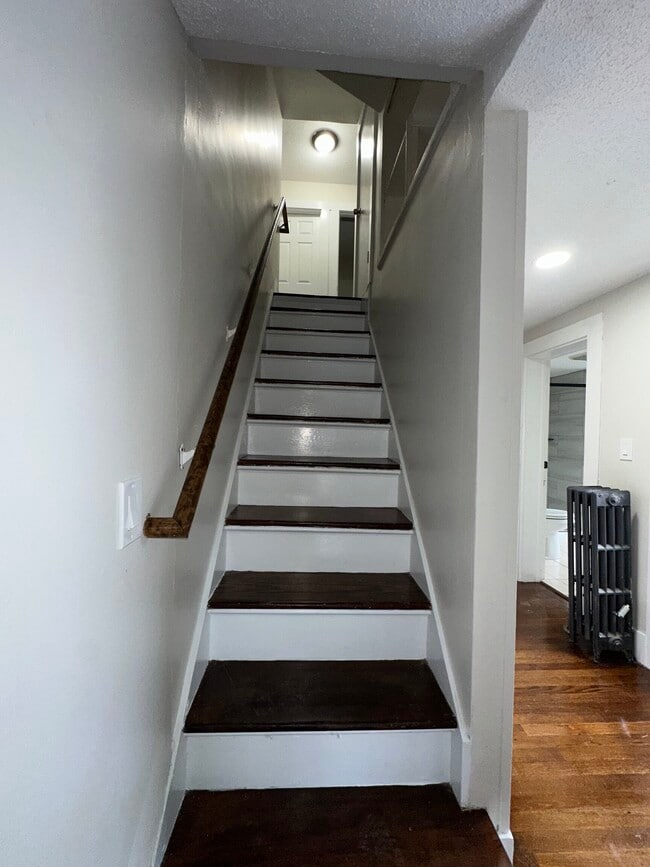 Building Photo - 34 Bulkeley Pl