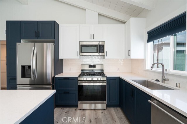 Building Photo - 905 W Balboa Blvd