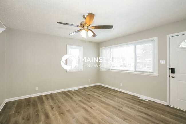 Building Photo - 3 Bedroom Pet-Friendly Home in Indianapolis, IN with Main Street Renewal