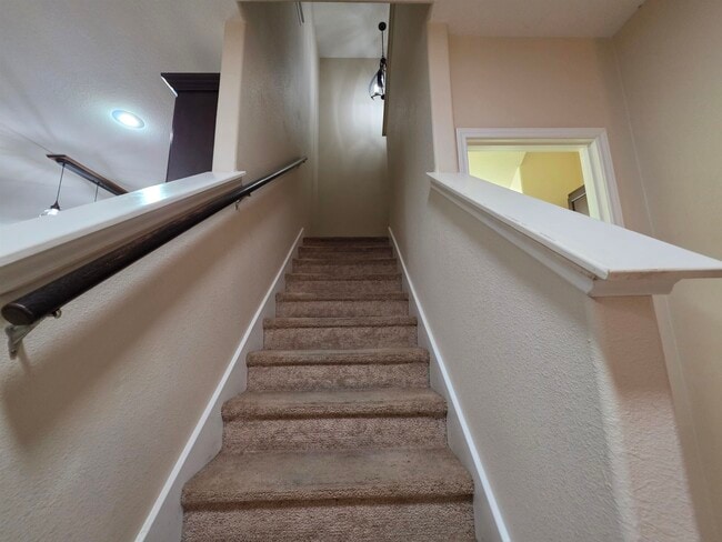 Building Photo - 302 Date Palm Dr