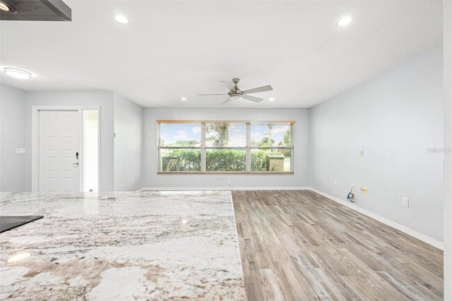 Building Photo - 1804 Oak View Dr