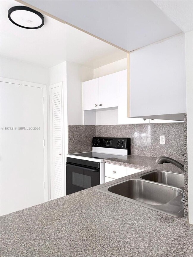 Building Photo - 1201 NE 191st St