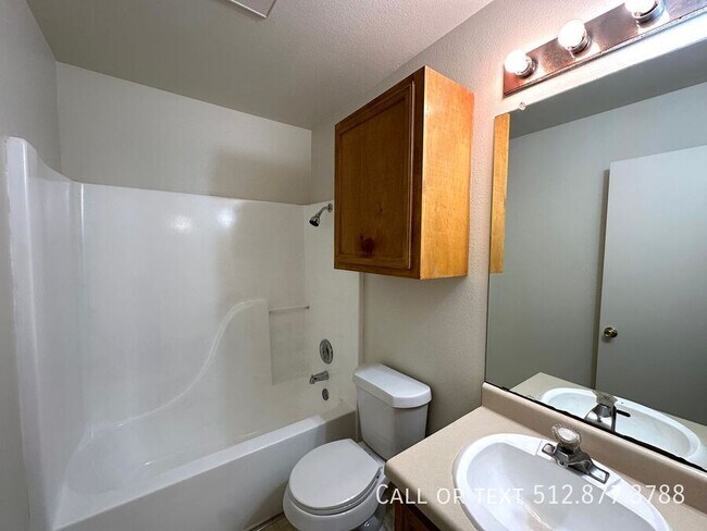 Building Photo - 2203 Creekside Ln
