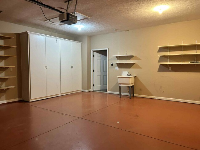 Building Photo - 1220 Stefanie Dr