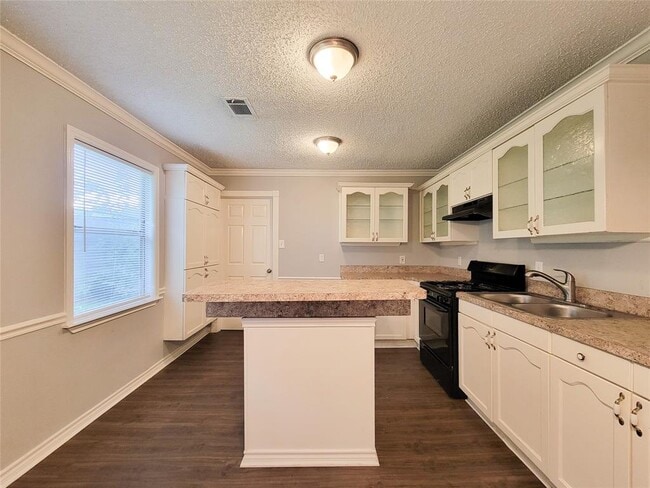Building Photo - 2306 Downey Dr