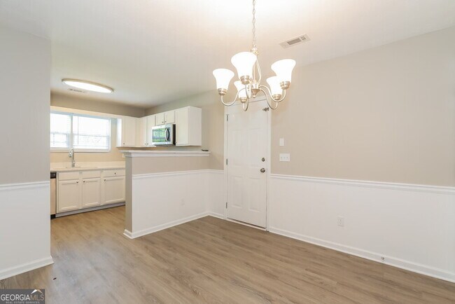 Building Photo - 1052 Navaho Trail