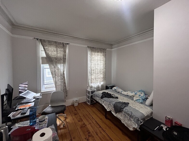 Building Photo - 26 Mystic St