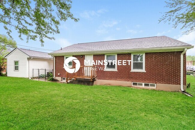 Building Photo - 3 Bedroom Pet-Friendly Home in LOUISVILLE,...