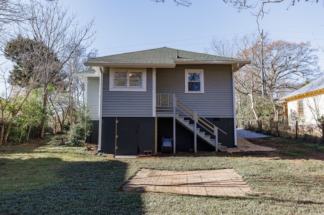 Building Photo - Charming Historic Cottage Just Blocks from Downtown Athens and UGA