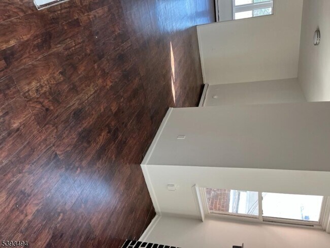 Building Photo - 340 Morris Ave