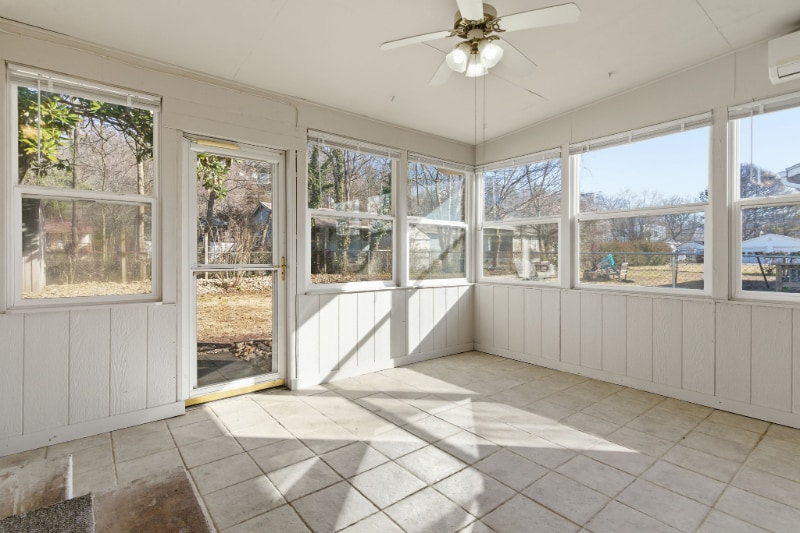 Building Photo - 405 Lake Dr