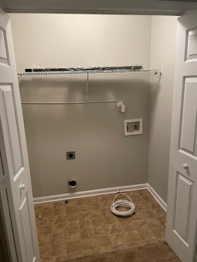 LAUNDRY ROOM - 11483 S Glen St