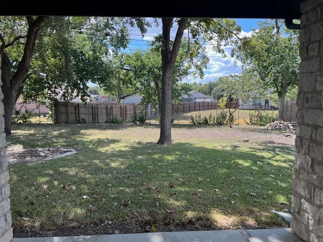 Building Photo - 1307 T H Johnson Dr