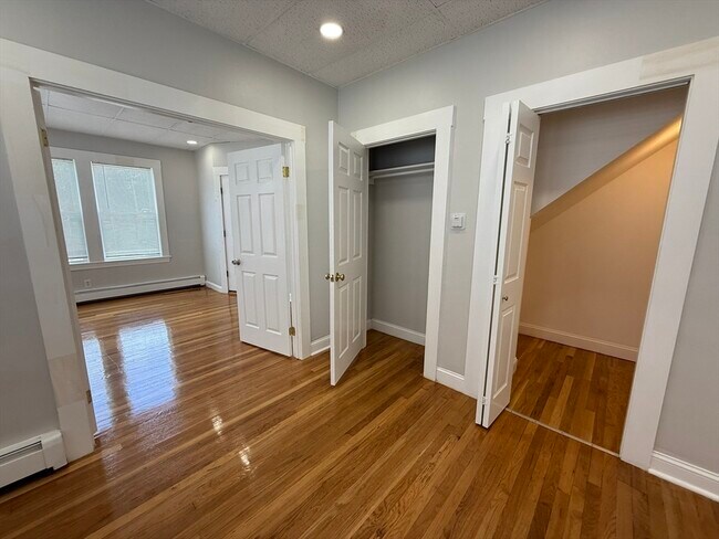 Building Photo - 63 Holten St
