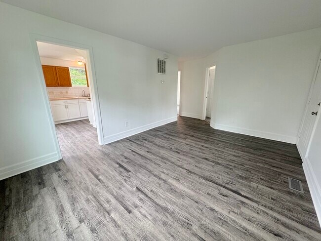 Building Photo - CHARMING 4-BEDROOM, 2-BATH COTTAGE-STYLE HOME IN HAMPTON, VA!