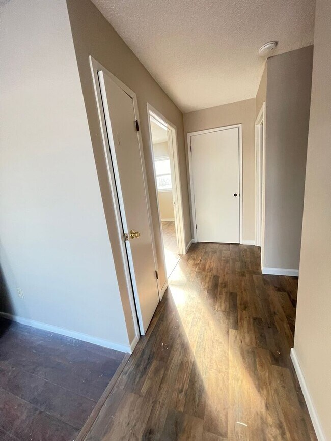 Building Photo - 1 Bed 1 Bath Apartment For Rent in TROY, MO