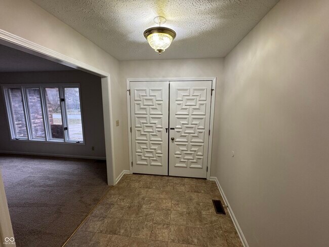 Building Photo - 488 Orchardview Dr