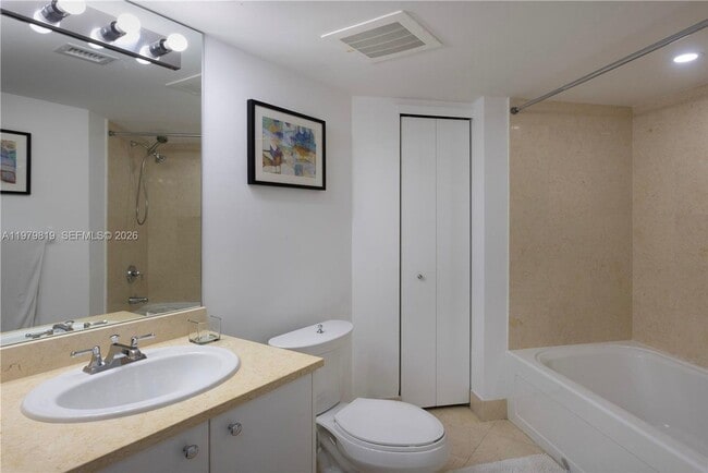 Building Photo - 19900 E Country Club Dr