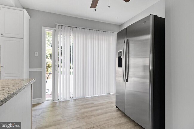 Building Photo - 5601 Dawes Ave