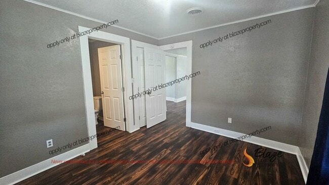 Building Photo - 2 Bedroom Cottage in Clarendon