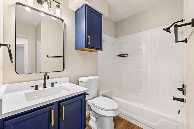 Building Photo - 2003 Dayflower Trce