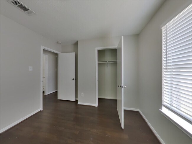 Building Photo - 28707 Binefield St