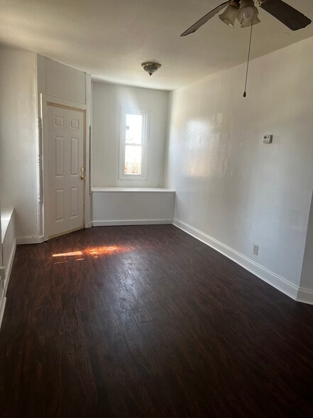 Living Room - 2357 S Homan Ave
