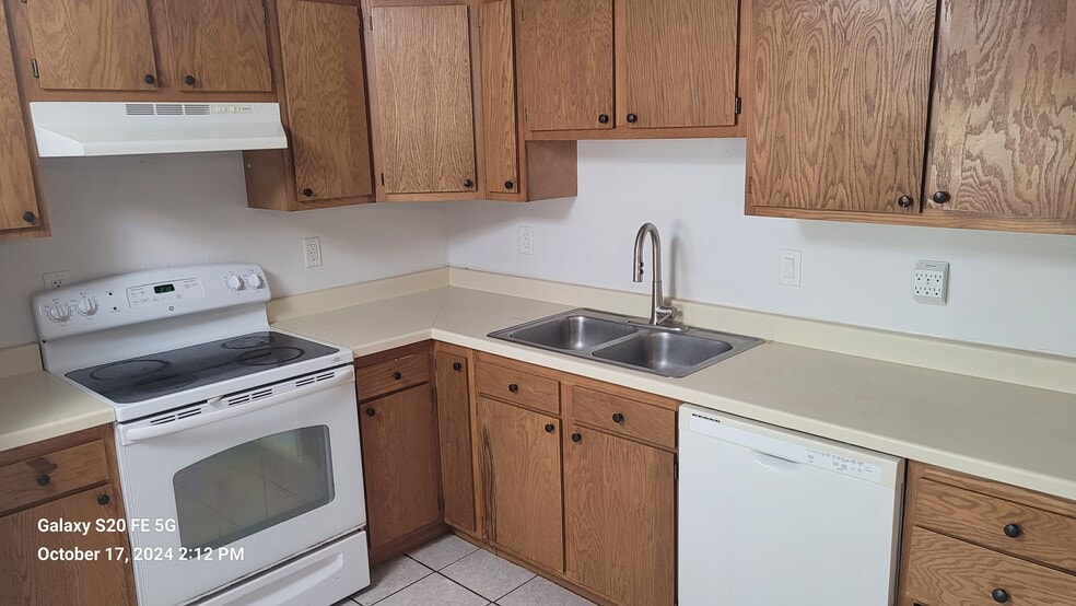 Kitchen - 309 Ash Ct