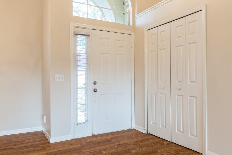 Building Photo - 502 Valencia Pl Cir