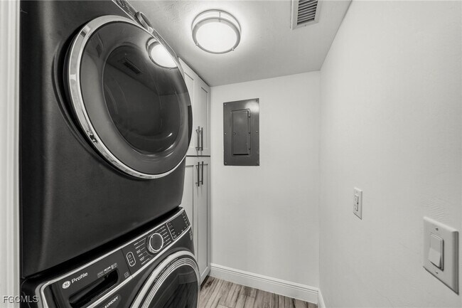 Building Photo - 10022 Oxfordshire Ln SW