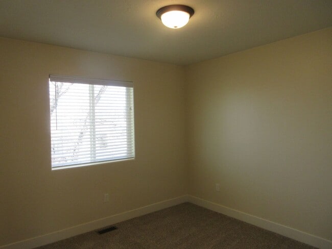 Building Photo - Move-In Discount! 2 Bedroom + Den/Office 2...