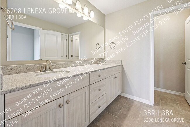 Building Photo - 6208 Lenexa Grv