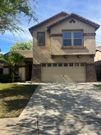 Building Photo - Rare Find in Lincoln!  Spacious 3 Bedroom 2.5 Bath Home Walking Distance to the Park