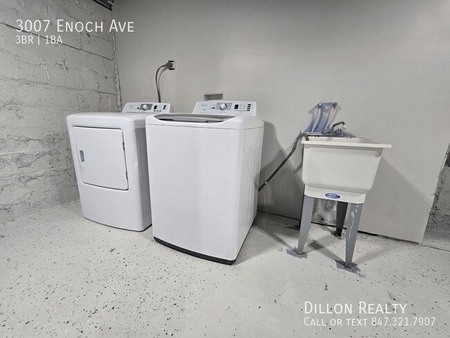 Building Photo - 3007 Enoch Ave